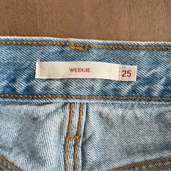 Levi’s Wedgie Light Blue Button Fly Jeans - Picture 8 of 14
